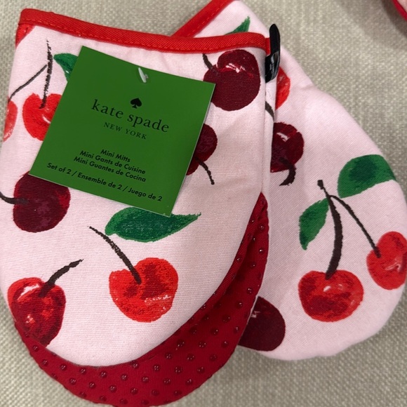 NWT Kate  Spade Set of 2 Mini Oven Mitts pattern. 100% cotton - Picture 2 of 4
